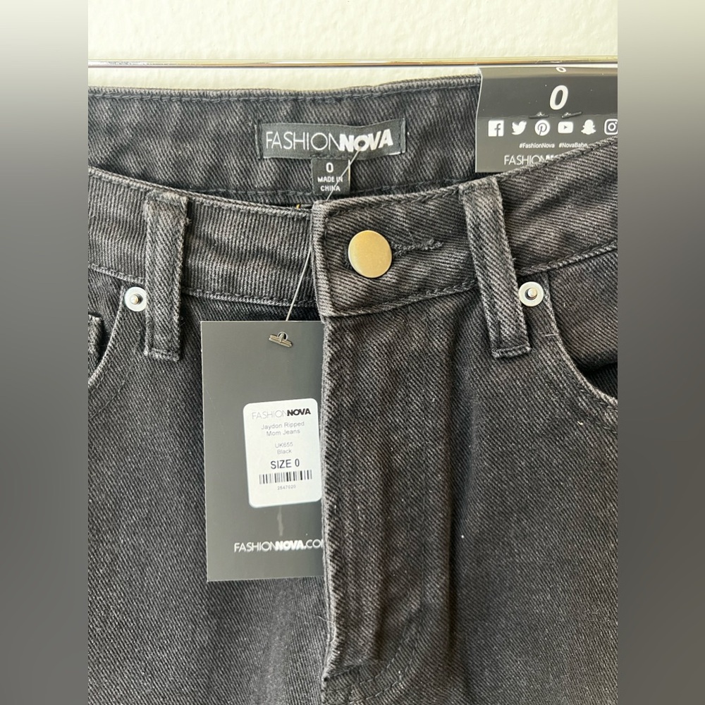 Jaydon Ripped Mom Jeans - Black. Size 0 - Picture 7 of 9